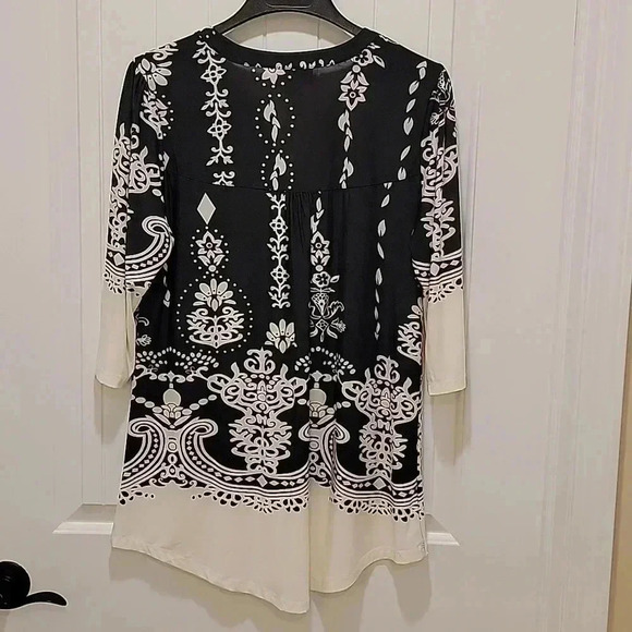 Serengeti Black White Pleated Vneck 3/4 Sleeve Boho Blouse Size Medium - Picture 6 of 7